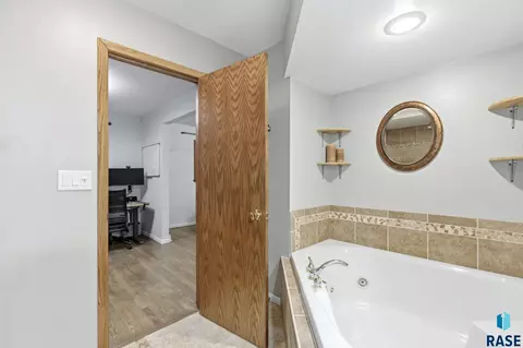 1405 E Otonka Trl, Sioux Falls, SD 57103 photo 33