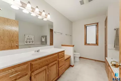 Bath - 412 E Meadowlark Cir, Brandon, SD 57005 photo 1 of 3
