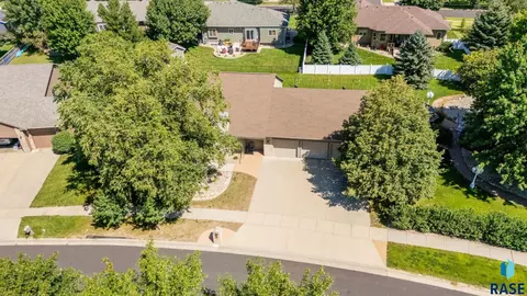 View/Area - 412 E Meadowlark Cir, Brandon, SD 57005 photo 1 of 8