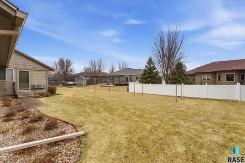 Exterior - 412 E Meadowlark Cir, Brandon, SD 57005 photo 4 of 11