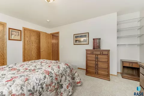 Bedroom - 412 E Meadowlark Cir, Brandon, SD 57005 photo 3 of 5