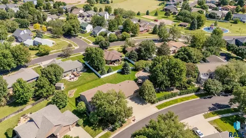 View/Area - 412 E Meadowlark Cir, Brandon, SD 57005 photo 7 of 8