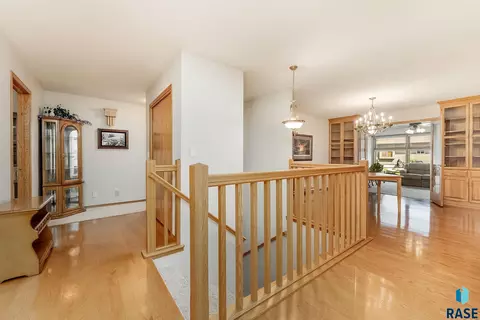 Entry Way - 412 E Meadowlark Cir, Brandon, SD 57005 photo 2 of 3