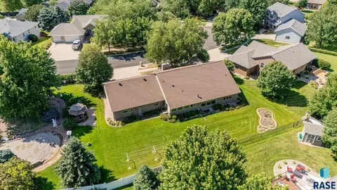 View/Area - 412 E Meadowlark Cir, Brandon, SD 57005 photo 3 of 8