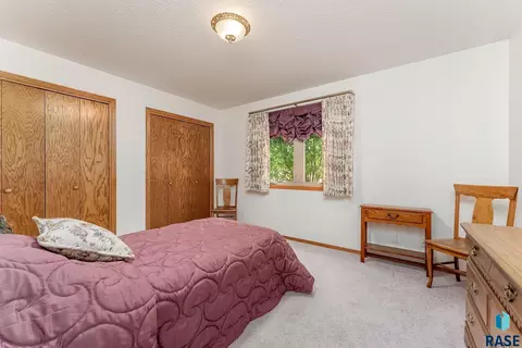 Bedroom - 412 E Meadowlark Cir, Brandon, SD 57005 photo 4 of 5