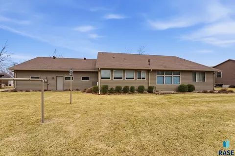Exterior - 412 E Meadowlark Cir, Brandon, SD 57005 photo 6 of 11