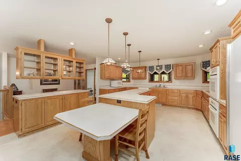 Kitchen - 412 E Meadowlark Cir, Brandon, SD 57005 photo 1 of 4