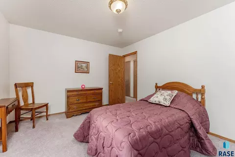 Bedroom - 412 E Meadowlark Cir, Brandon, SD 57005 photo 5 of 5