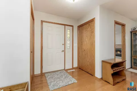 Entry Way - 412 E Meadowlark Cir, Brandon, SD 57005 photo 1 of 3