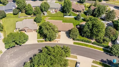 View/Area - 412 E Meadowlark Cir, Brandon, SD 57005 photo 2 of 8