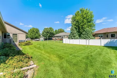 Exterior - 412 E Meadowlark Cir, Brandon, SD 57005 photo 11 of 11
