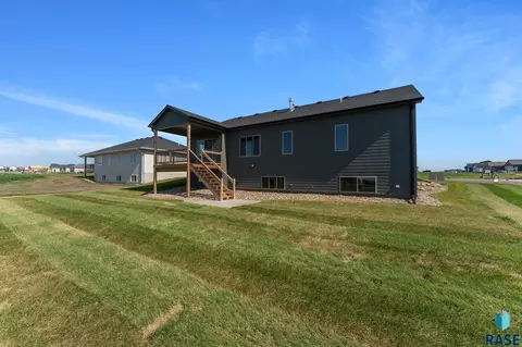 Exterior - 6709 E 37th St, Sioux Falls, SD 57110 photo 8 of 9