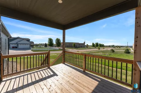 Exterior - 6709 E 37th St, Sioux Falls, SD 57110 photo 4 of 9