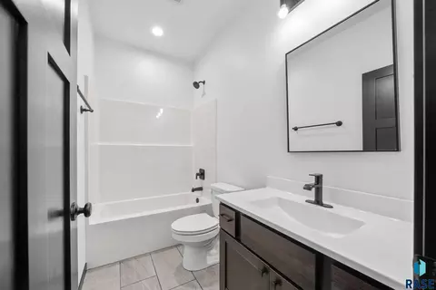Bath - 6709 E 37th St, Sioux Falls, SD 57110 photo 4 of 9