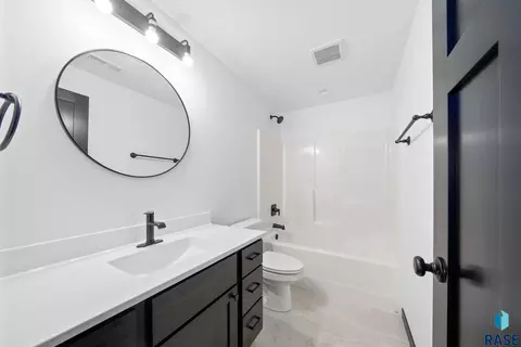 Bath - 6709 E 37th St, Sioux Falls, SD 57110 photo 8 of 9