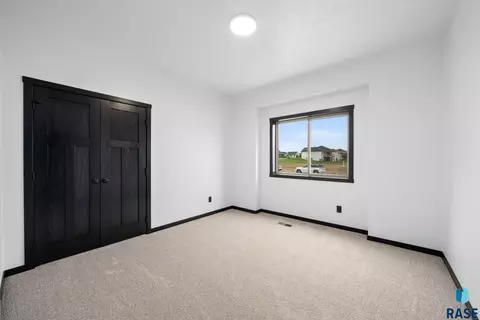 Bedroom - 6709 E 37th St, Sioux Falls, SD 57110 photo 4 of 12