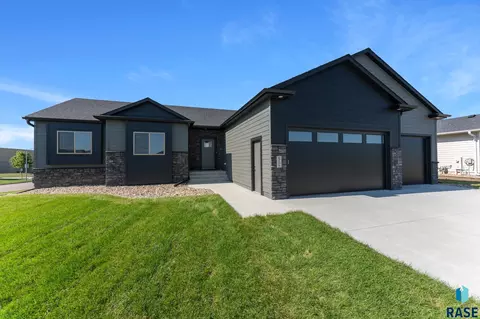 Exterior - 6709 E 37th St, Sioux Falls, SD 57110 photo 9 of 9