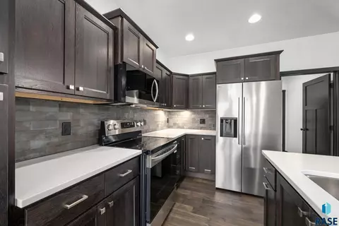 Kitchen - 6709 E 37th St, Sioux Falls, SD 57110 photo 6 of 6