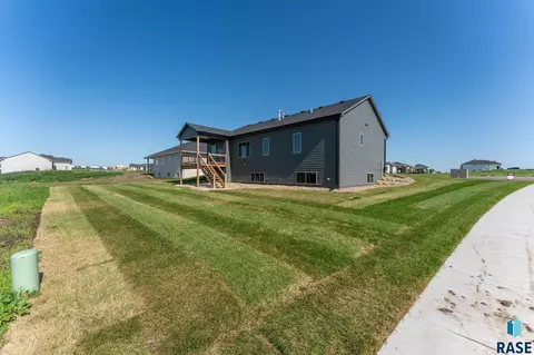 Exterior - 6709 E 37th St, Sioux Falls, SD 57110 photo 7 of 9