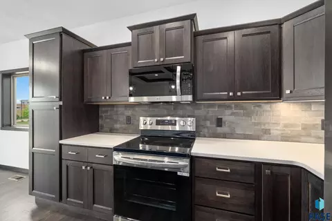 Kitchen - 6709 E 37th St, Sioux Falls, SD 57110 photo 3 of 6