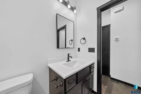 Bath - 6709 E 37th St, Sioux Falls, SD 57110 photo 6 of 9