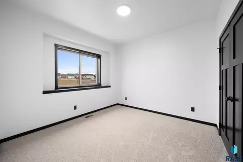 Bedroom - 6709 E 37th St, Sioux Falls, SD 57110 photo 7 of 12