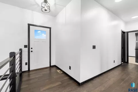Entry Way - 6709 E 37th St, Sioux Falls, SD 57110 photo 1 of 3