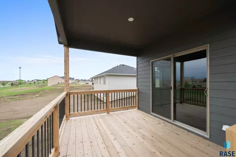 Exterior - 6709 E 37th St, Sioux Falls, SD 57110 photo 3 of 9