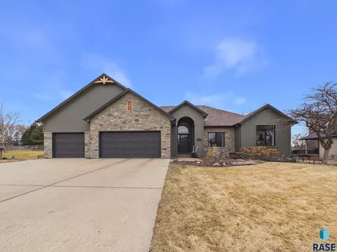 112 W St Andrews Dr, Sioux Falls, SD 57108