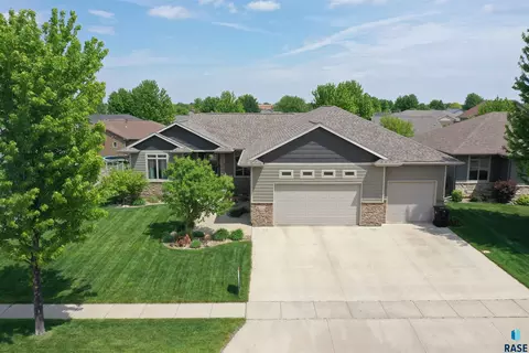 1516 S Kinderhook Ave, Sioux Falls, SD 57106