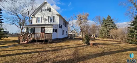 304 S 3rd St, Brandt, SD 57218