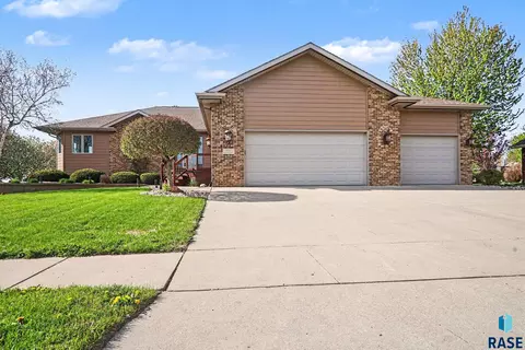721 Britz Dr, Luverne, MN 56156