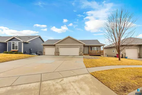 5801 W Bream Ct, Sioux Falls, SD 57107
