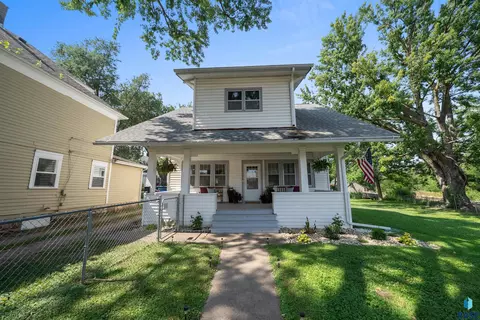601 S Prairie Ave, Sioux Falls, SD 57104