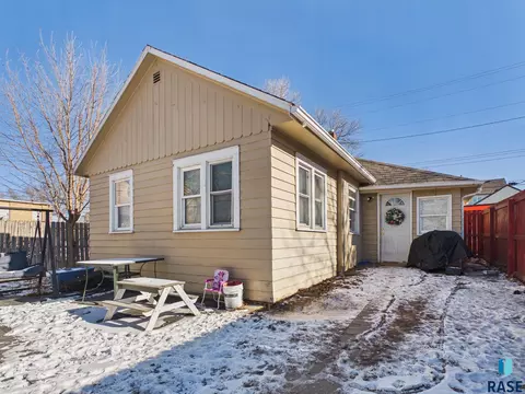 314 N Fairfax Ave, Sioux Falls, SD 57103
