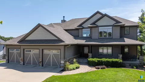 Exterior - 9005 E Torrey Pine Cir, Sioux Falls, SD 57110 photo 6 of 7