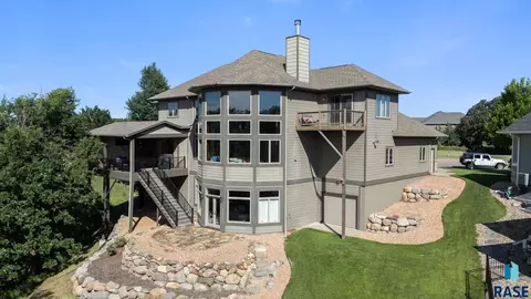 Exterior - 9005 E Torrey Pine Cir, Sioux Falls, SD 57110 photo 4 of 7