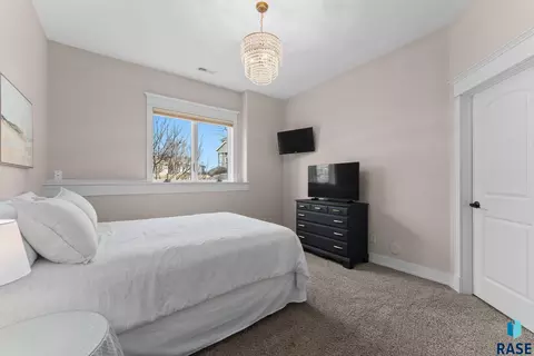Bedroom - 9005 E Torrey Pine Cir, Sioux Falls, SD 57110 photo 5 of 5