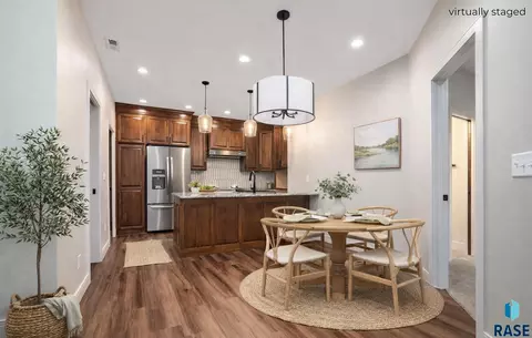 8607 W Shoreline Pl, Sioux Falls, SD 57107