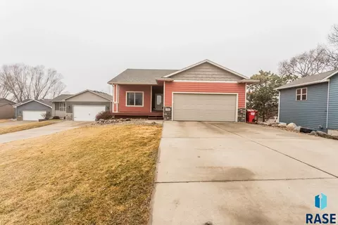 435 N Jenny Ave, Tea, SD 57064