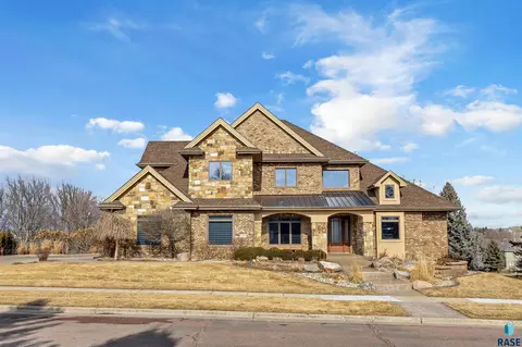 2208 W Cherrywood Cir, Sioux Falls, SD 57108