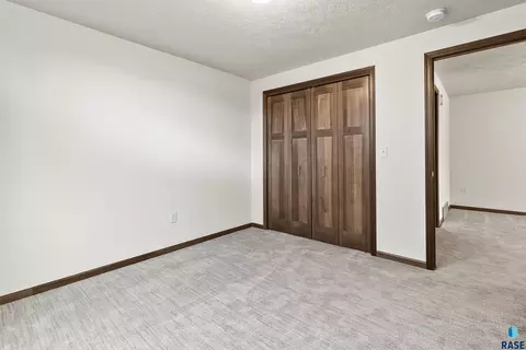 Bedroom - Dorian Dr, Yankton, SD 57078 photo 3 of 4