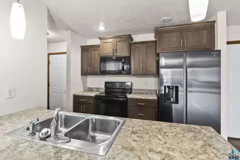 Kitchen - Dorian Dr, Yankton, SD 57078 photo 1 of 2