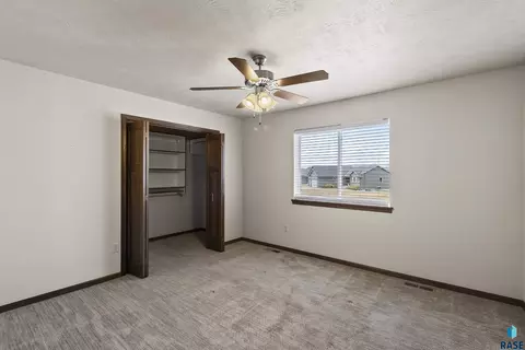 Bedroom - Dorian Dr, Yankton, SD 57078 photo 2 of 4