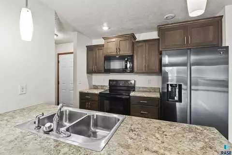 Kitchen - Dorian Dr, Yankton, SD 57078 photo 2 of 2