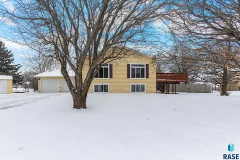 409 E 7th St, Crooks, SD 57020 photo 4