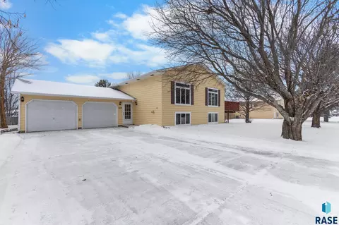 409 E 7th St, Crooks, SD 57020 photo 7