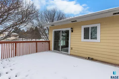409 E 7th St, Crooks, SD 57020 photo 17