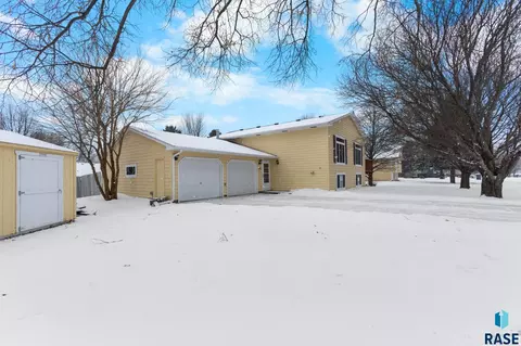 409 E 7th St, Crooks, SD 57020 photo 8