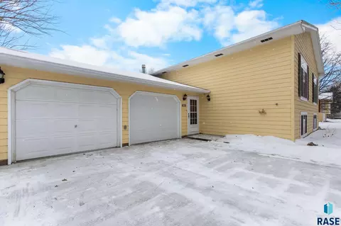 409 E 7th St, Crooks, SD 57020 photo 10